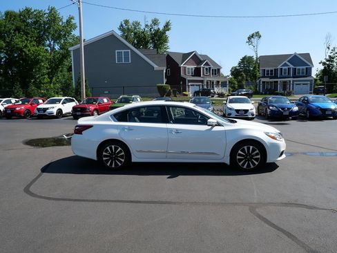 Used 2018 Nissan Altima 2.5 SV w/ 2.5 SV Technology Package FWD image 8