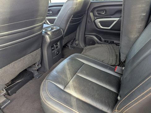 Used 2018 Nissan Titan SL w/ Chrome Package image 15