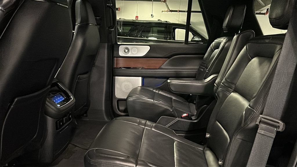 Certified 2022 Lincoln Navigator Reserve AWD/4WD image 25