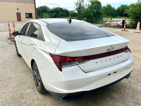 Used 2021 Hyundai Elantra SEL w/ Convenience Package FWD image 4