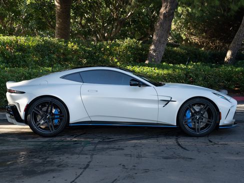 Used 2025 Aston Martin V8 Vantage Coupe image 26