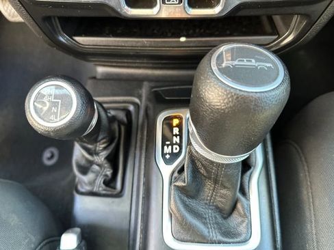 Used 2022 Jeep Gladiator Sport AWD/4WD image 32