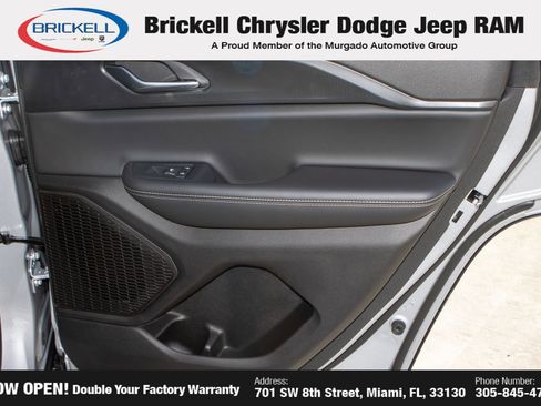 New 2025 Jeep Grand Cherokee Laredo image 13