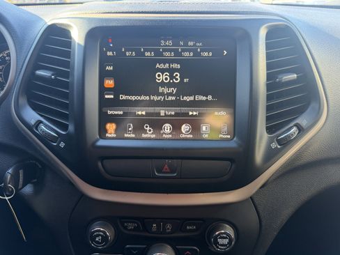 Used 2017 Jeep Cherokee Latitude image 12