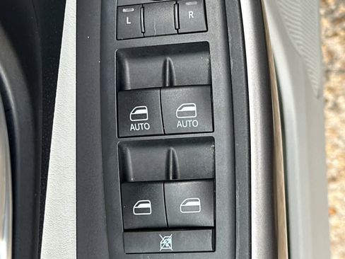 Used 2020 Jeep Cherokee Latitude Plus image 22