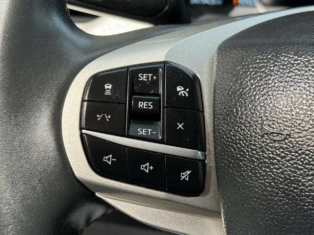 Used 2025 Ford Explorer Active AWD/4WD image 19