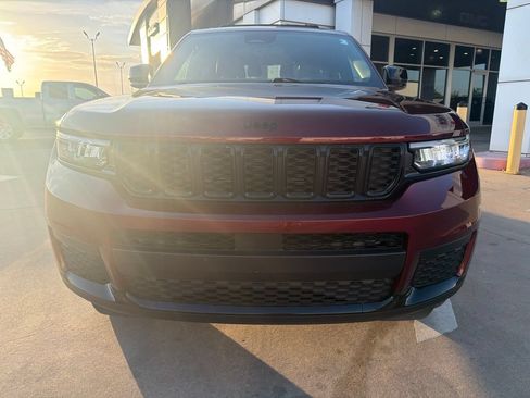 Used 2025 Jeep Grand Cherokee L Laredo RWD image 8