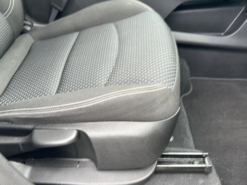 Used 2022 GMC Terrain SLE image 25