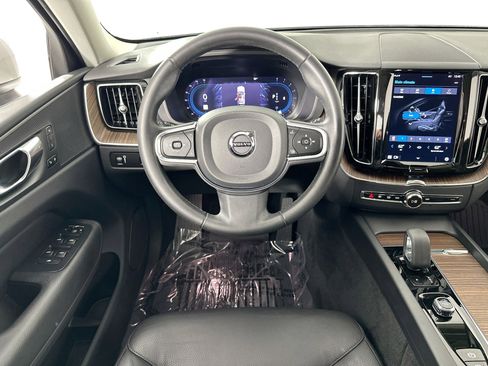 Used 2022 Volvo XC60 B5 Momentum w/ Protection Package Premier image 21