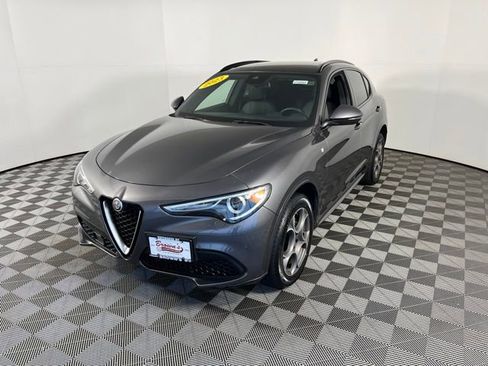Used 2023 Alfa Romeo Stelvio Ti image 3