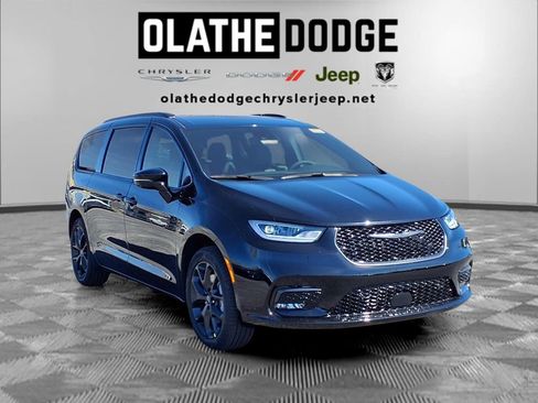 New 2026 Chrysler Pacifica Select AWD/4WD image 32