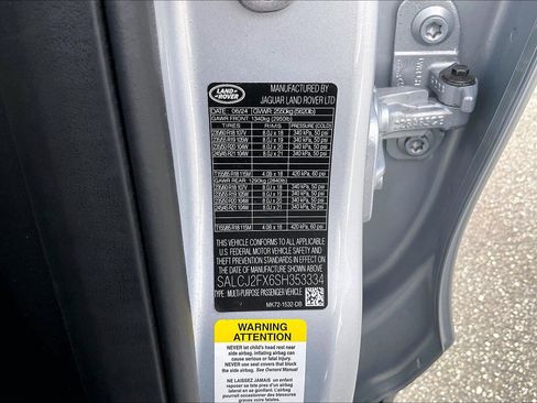 Used 2025 Land Rover Discovery Sport S image 32