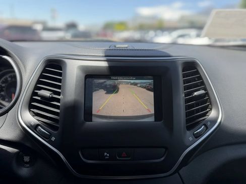 Used 2020 Jeep Cherokee Latitude Plus AWD/4WD image 28