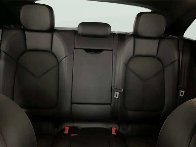 Used 2023 Porsche Macan AWD/4WD image 38
