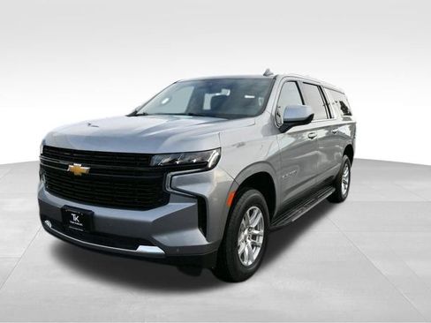 Used 2024 Chevrolet Suburban LT AWD/4WD image 3