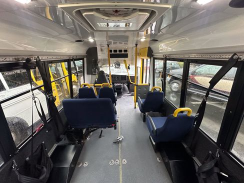 Used 2014 Chevrolet Express 3500 image 7