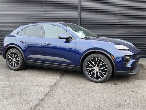 New 2025 Porsche Macan 4 Electric image 8