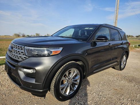 Used 2020 Ford Explorer Limited image 1