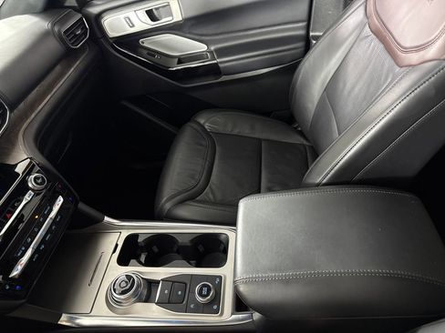 Used 2023 Ford Explorer Platinum w/ Technology Package image 18