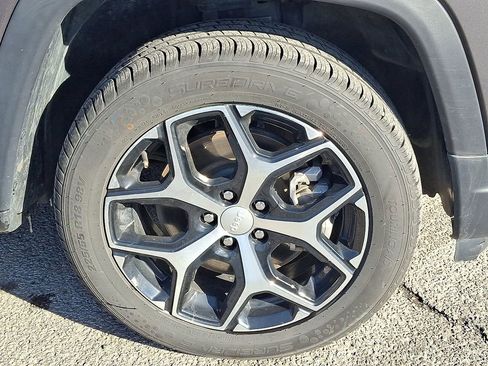 Used 2024 Jeep Compass Limited image 9