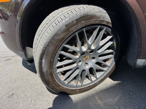 Used 2018 Porsche Cayenne AWD/4WD image 42