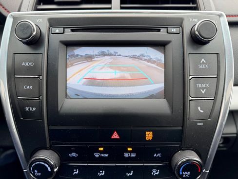 Used 2017 Toyota Camry SE image 13