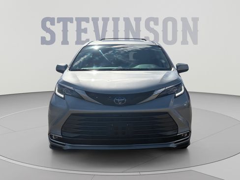 Used 2021 Toyota Sienna Limited AWD/4WD image 8