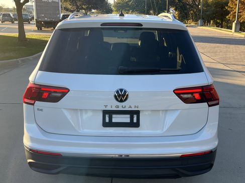 Certified 2023 Volkswagen Tiguan SE w/ Panoramic Sunroof Package image 9