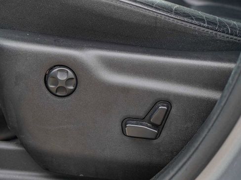 Used 2018 Jeep Grand Cherokee Limited image 24