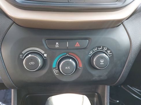 Used 2016 Jeep Cherokee Sport image 21