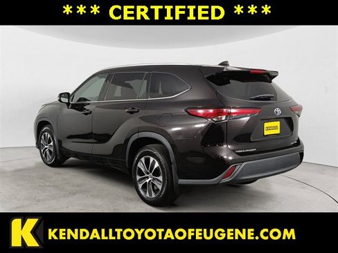 Certified 2022 Toyota Highlander XLE image 3