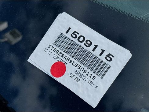 Used 2020 Toyota Highlander XLE image 39