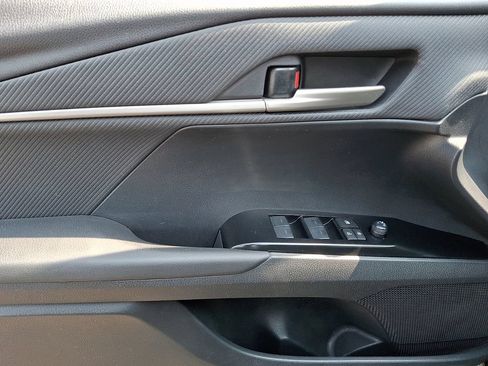 Used 2025 Toyota Camry SE FWD image 13