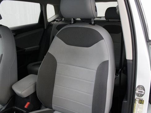 Used 2022 Volkswagen Taos SE image 19