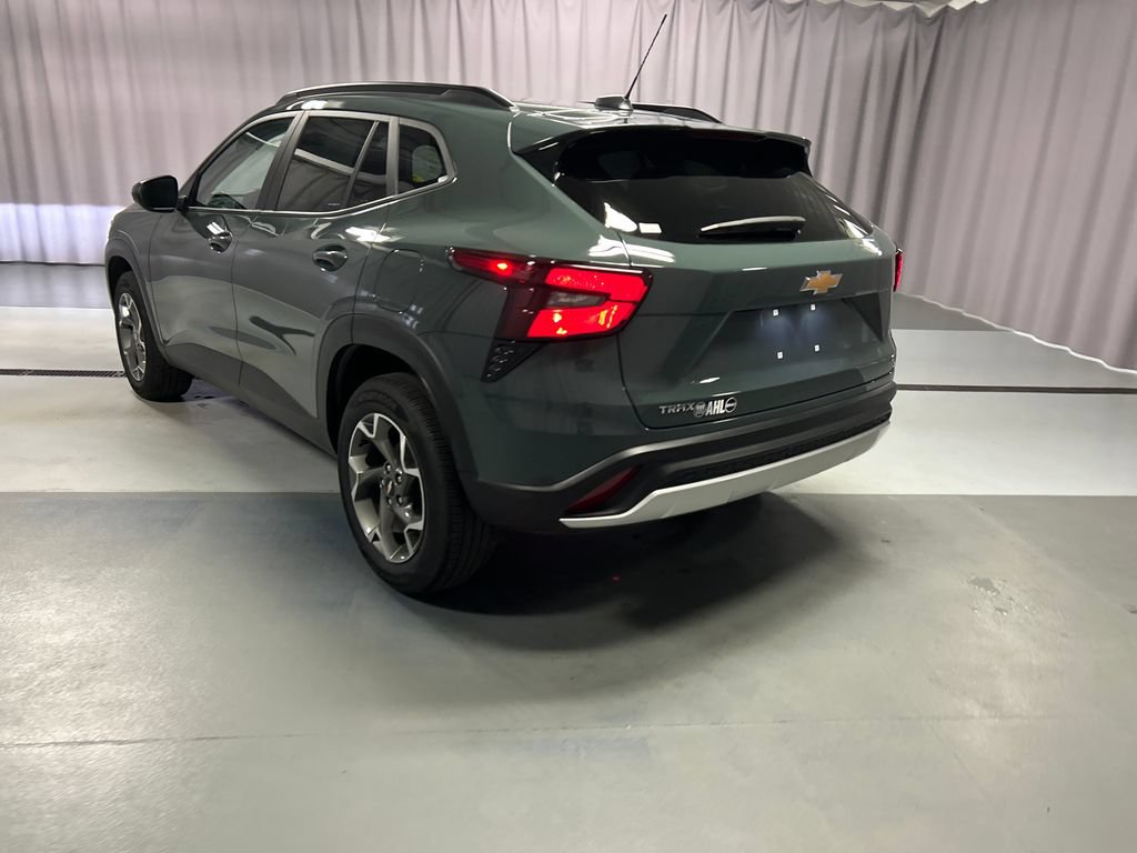 Used 2025 Chevrolet Trax LT FWD image 5