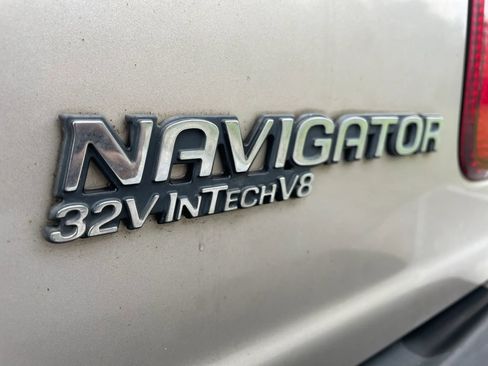 Used 2001 Lincoln Navigator 4WD image 11
