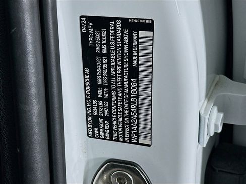 Certified 2024 Porsche Macan AWD/4WD image 36