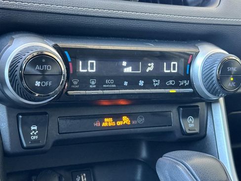 Used 2025 Toyota RAV4 XLE AWD/4WD image 17