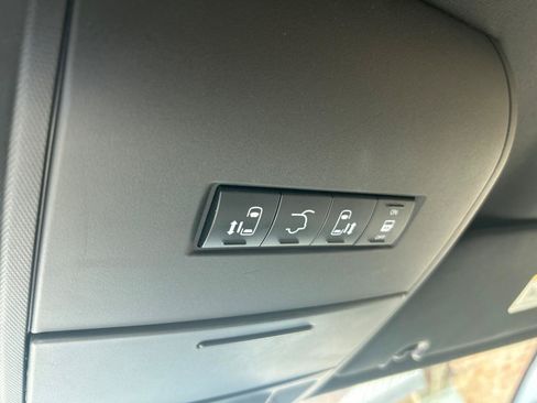 Used 2020 Dodge Grand Caravan SXT FWD image 17