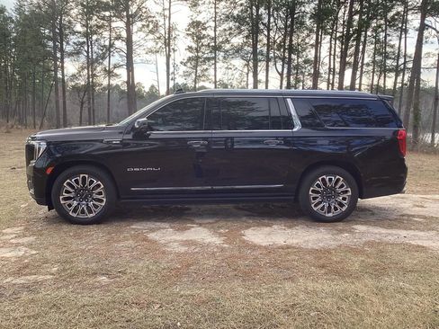 Used 2023 GMC Yukon XL Denali Ultimate AWD/4WD image 2