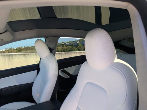 Used 2021 Tesla Model Y Performance image 22