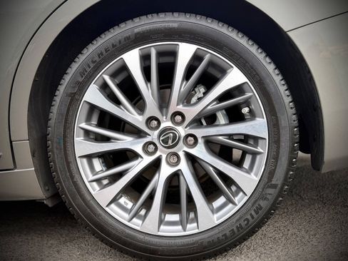Used 2021 Lexus ES 300h w/ Premium Package FWD image 18