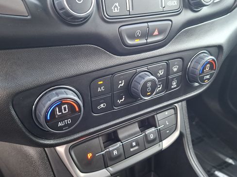 Used 2023 GMC Terrain AT4 AWD/4WD image 15