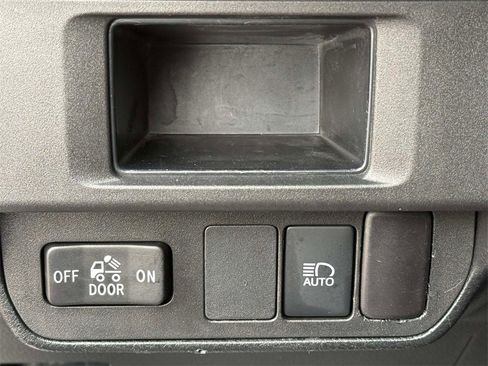 Used 2018 Toyota Tacoma SR w/ SR Convenience Package image 26