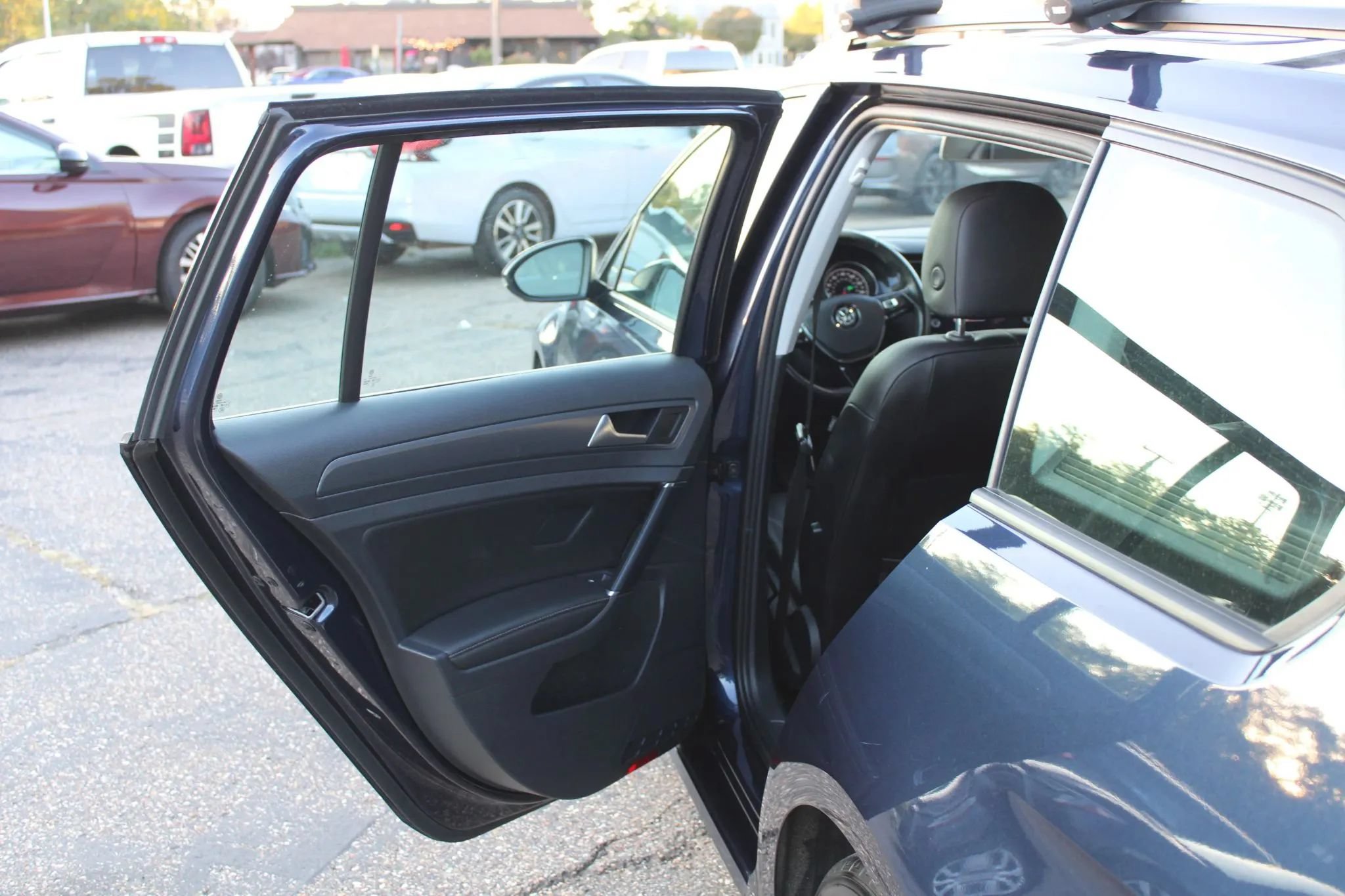 Used 2018 Volkswagen Golf SE FWD image 10