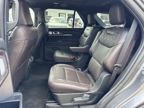 Used 2025 Ford Explorer Platinum w/ LUX Leather Package image 19
