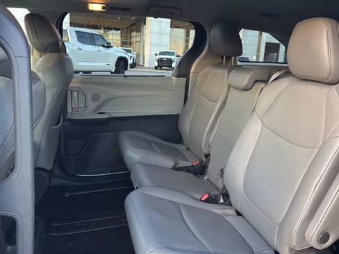 Certified 2023 Toyota Sienna XLE image 9
