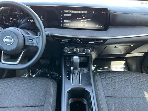 Certified 2025 Nissan Kicks SV w/ Charging Package image 3