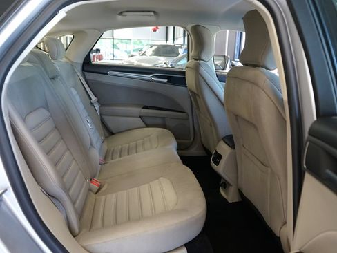 Used 2019 Ford Fusion SE AWD/4WD image 12