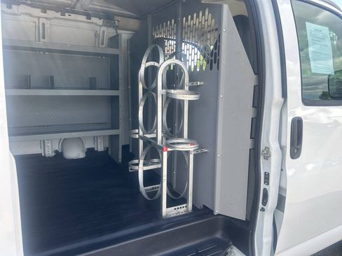 Used 2017 Chevrolet Express 2500 RWD image 23